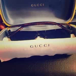 G U C C I  •Sunglasses•  | MODEL: GG0016S |